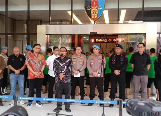 Komisioner Komisi Kepolisian Nasional (Kompolnas), M. Choirul Anam saat ditemui di Mabes Polri, Jakarta Selatan, Jumat, 29 Agustus 2025. (Sumber: Poskota/Ali Mansur)
