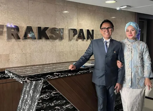 Eko Hendro Purnomo alias Eko Patrio bersama dengan sang istri Viona Rosalina. (Sumber: Instagram/@viona__rosalina)