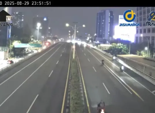 Kelumpuhan Tol Dalam Kota arah Pluit - Bandara Soetta. Berikut daftar GT Angke, Jelambar, Slipi yang terdampak dan rute pengganti menuju Tanjung Priok. (Sumber: X/@komunitaswevi)