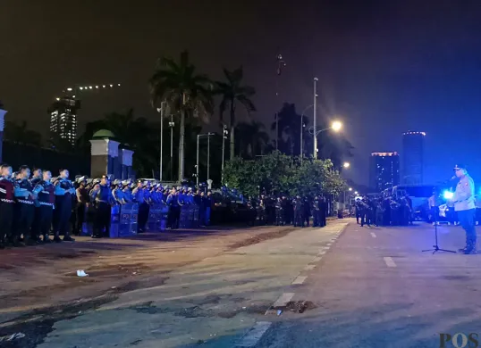 Polda Metro Jaya menggelar patroli skala besar di Jakarta dan sekitarnya, Minggu malam, 31 Agustus 2025. (Sumber: POSKOTA | Foto: Ali Mansur)