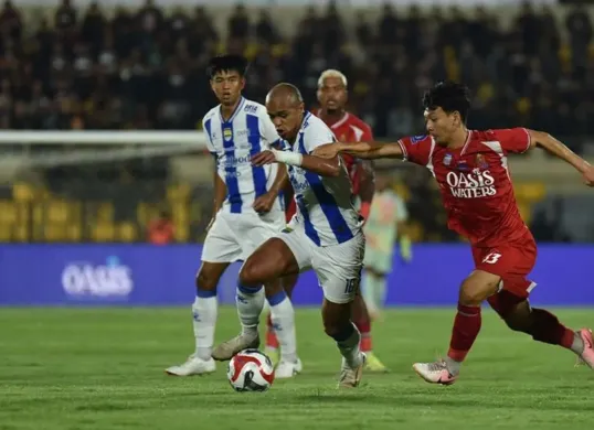 Aksi penyerang Persib Bandung, William Marcilio pada laga melawan Persijap Jepara. (Sumber: persib.co.id)