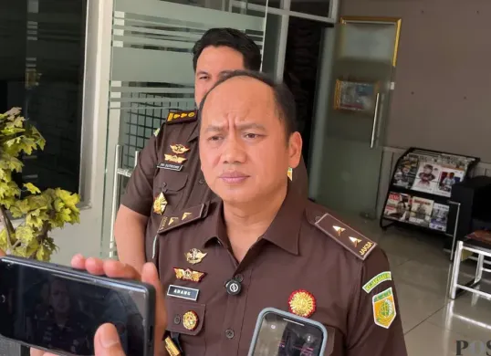 Kapuspenkum Kejagung, Anang Supriatna saat ditemui di Kejagung, Jakarta Selatan, Senin, 1 Desember 2025. (Sumber: Poskota/Ali Mansur)