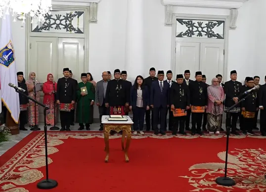 Gubernur Jakarta, Pramono Anung, melantik Uus Kuswanto sebagai Sekda DKI Jakarta di Balai Kota DKI Jakarta, Senin, 1 Desember 2025. (Sumber: Kominfotik Pemprov Jakarta)
