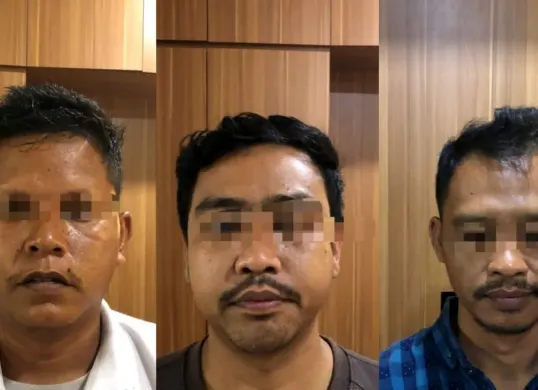 Tampang tiga orang pelaku pemalakan pedagang telur gulung di Desa Jayasakti, Kecamatan Cikarang Selatan, Kabupaten Bekasi. (Sumber: Istimewa)