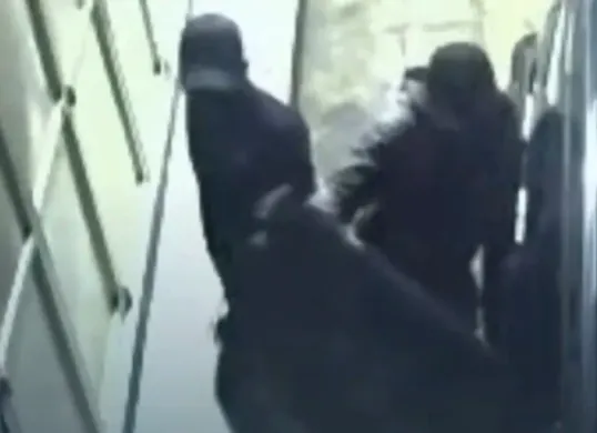 Kawanan pencuri membobol toko agen sembako di Pondok Duta Raya, Sukmajaya, Kota Depok. (Sumber: Instagram/@depokupdateco)