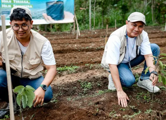 BCA Syariah berkolaborasi dengan Jejakin untuk melakukan penanaman 1.500 pohon di Desa Cisitu, Kecamatan Nyalindung, Kabupaten Sukabumi, Kamis, 27 November 2025. (Sumber: Dok. Istimewa)
