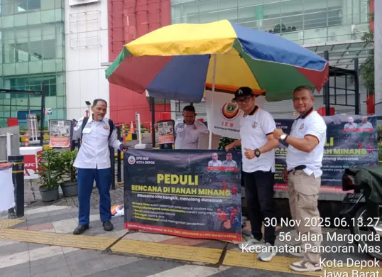 Kegiatan Galang Dana keluarga DPP IKM Kota Depok di Jalan Margonda saat acara Car Free Day, Minggu, 30 November 2025. (Sumber: Istimewa)