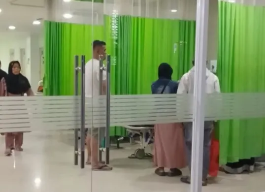 Pasien yang ditolak RS Kartini ditangani pihak RSUD Adjidarmo, Kabupaten Lebak. (Sumber: Dok. Warga)