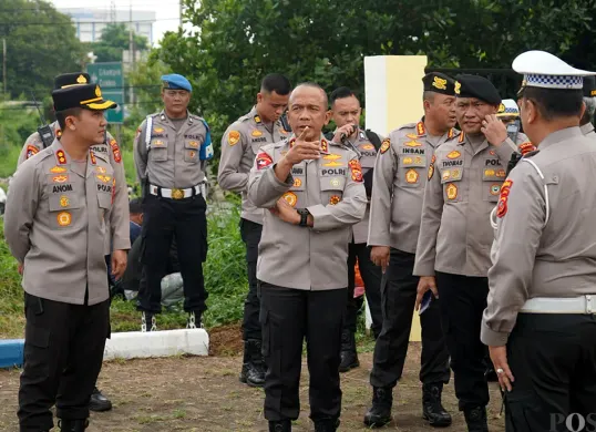 Kapolda Jawa Barat Irjen Pol Rudi Setiawan mengecek persiapan jalur menghadapi Nataru di Pospol Cikopo, Purwakarta, Rabu, 3 Desember 2025. (Sumber: POSKOTA | Foto: Dadan Sukmana)