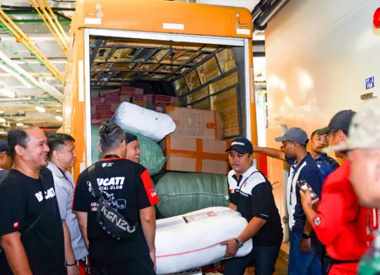 DOCI menyalurkan lebih dari satu ton bantuan untuk korban bencana di Sumatera melalui TNI AL. (Sumber: Dok DOCI)