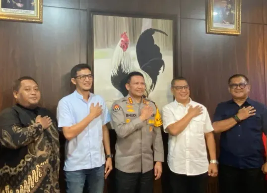 Pertemuan FWP, Polda Metro Jaya, dan PWI Jaya untuk koordinasi teknis pelaksanaan UKW di ruang Kabid Humas Polda Metro Jaya, Rabu, 3 Desember 2025. (Sumber: Dok. Istimewa)