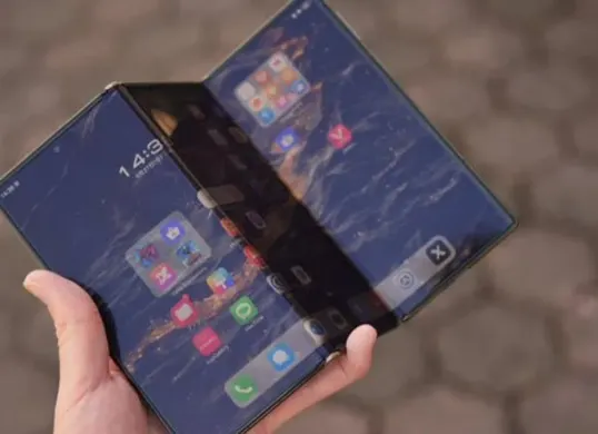 Perkiraan harga Samsung Galaxy Z Trifold. (Sumber: C/@chehonz201)