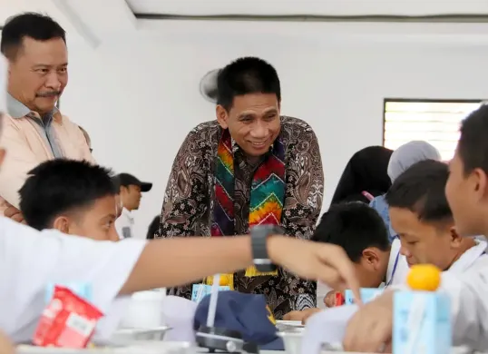 Wamendagri, Akhmad Wiyagus, mengunjungi Sekolah Rakyat Sentra Budi Luhur Banjarbaru, Kalimantan Selatan (Kalsel), Rabu, 3 Desember 2025. (Sumber: Puspen Kemendagri)