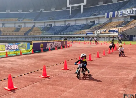 Kegiatan Persibday di Stadion Gelora Bandung Lautan Api (GBLA), Kecamatan Gedebage, Kota Bandung. (Sumber: Poskota/Gatot Poedji Utomo)