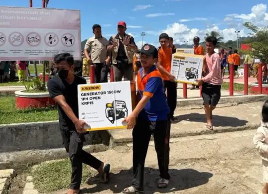Potret penyaluran bantuan bagi korban banjir Sumatra. (Sumber: BNPB)