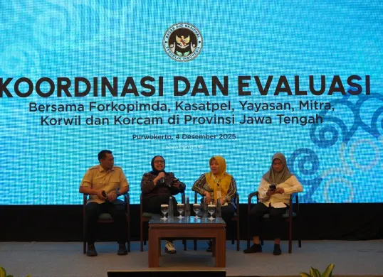Wakil Kepala BGN Nanik Sudaryati (kedua dari kiri) menghadiri dialog dengan tema Koordinasi dan Evaluasi bersama Forkopimda dan lainnya di Purwokerto, Jawa Tengah, Kamis, 4 Desember 2025. (Sumber: Biro Hukum dan Humas BGN)