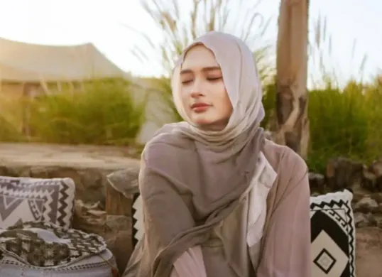 Potret Inara Rusli yang kini terseret kasus dugaan perselingkuhan dengan Insanul Fahmi. (Sumber: Instagram/@mommy_starla)