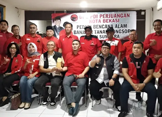 DPC PDI Perjuangan Kota Bekasi menggalang dana kemanusiaan di internal partai untuk korban bencana alam di Sumbar, Sumut dan Aceh. (Sumber: Istimewa)
