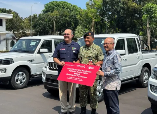 RMA Indonesia menyerahkan empat unit mobil Mahindra 4x4 ke Kementerian Pertahanan RI untuk membantu penanganan di wilayah terdampak bencana. (Sumber: Dok RMA Indonesia)