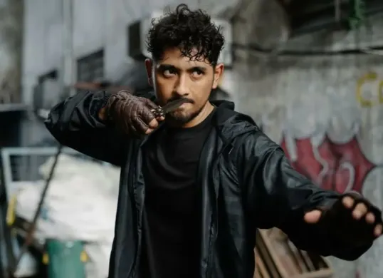 Aktor Arya Saloka dalam series Algojo (Sumber: Instagram/arya.saloka)