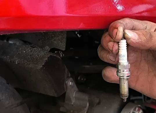 Busi motor melemah seiring waktu dapat memengaruhi performa dan keselamatan. (Sumber: Dok. WMS)