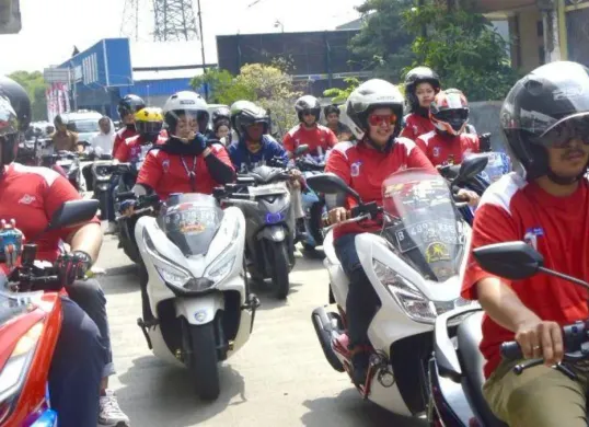 Kolaborasi Federal Oil dan SiTepat lewat Sowan Nyaman menghadirkan aktivitas riding. (Sumber: Dok. PT EMLI)