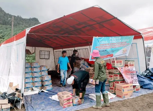 Kementerian Sosial telah menyalurkan bantuan senilai Rp66 miliar untuk penanganan banjir di Aceh, Sumatra Utara, dan Sumatra Barat. (Sumber: Instagram @kemensosri)