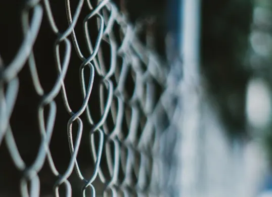 Ilustrasi lapas di Aceh. (Sumber: Freepik/@wirestock)