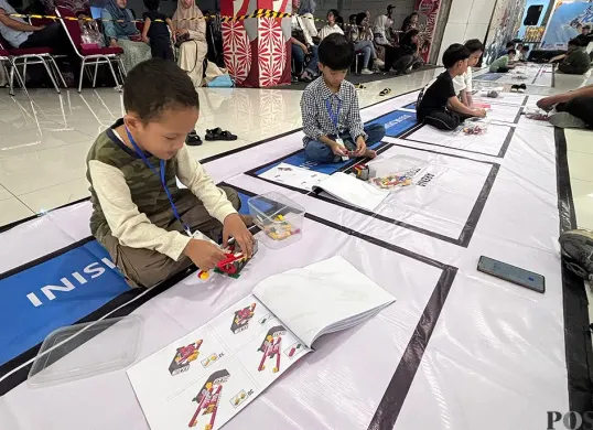 Sejumlah anak mengikuti lomba robotic dan coding animasi di Mall Ekalokasari, Kecamatan Bogor Timur, Kota Bogor, Minggu, 7 Desember 2025. (Sumber: POSKOTA | Foto: Giffar Rivana)