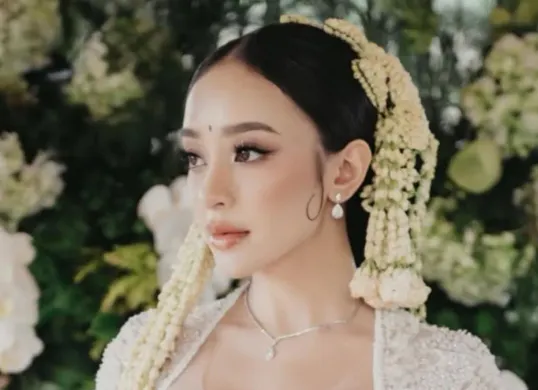 Pesona Amanda Zahra yang kembali menikah pada Minggu, 7 Desember 2025. (Sumber: Instagram/@amandazahra)