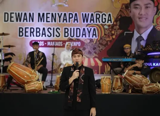 BUDAYA: Anggota DPRD Jabar, Abdul Karim saat memberikan sambutan pada kegiatan 'Dewan Menyapa Warga Berbasis Budaya' yang digelar  di Aula desa Nagrak jalan Gatotmangkupraja Kecamatan Cianjur, Kabupaten Cianjur. (Sumber: Istimewa)