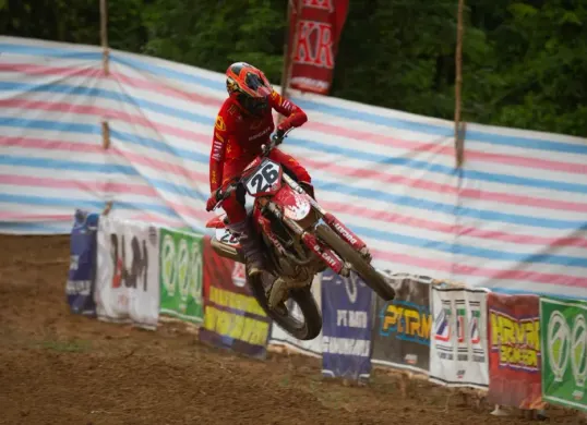 Diva Ismayana saat berlaga di Motocross GTX Championship Kalimantan Selatan. (Sumber: Dok. Ducati)