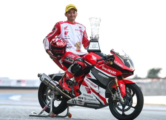Fadillah Arbi Aditama memastikan gelar juara Asia AP250 di ARRC 2025 Buriram. (Sumber: Dok. Honda)