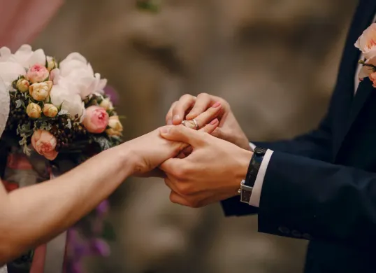 Ilustrasi - Kasus dugaan penipuan wedding organizer (WO) yang menyeret nama Puspita Ayu atau Ayu Puspita Dinanti. (Sumber: Freepik/prostooleh)