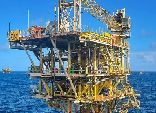 Ilustrasi Industri Minyak dan Gas (Sumber: Unsplash/Gabriel Xavier)