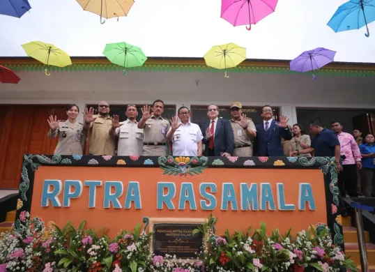 Gubernur Jakarta Pramono Anung meresmikan Ruang Publik Terpadu Ramah Anak (RPTRA) Rasamala di Menteng Dalam, Kecamatan Tebet, Jakarta Selatan, pada Selasa, 9 Desember 2025. (Sumber: Kominfotik Pemprov DKI Jakarta)