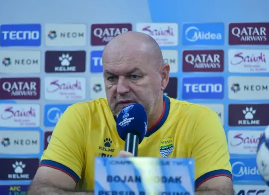 Potret pelatih Persib Bandung, Bojan Hodak yang mengatakan tim asuhannya siap menghadapi Bangkok United. (Sumber: Persib)
