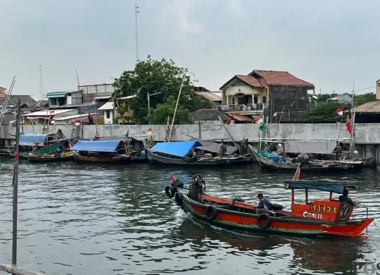 Perairan di Clincing, Jakarta Utara, Selasa, 9 Desember 2025. (Sumber: Poskota/M. Tegar Jihad)