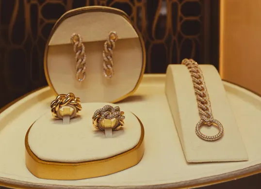 Ilustrasi - Harga emas perhiasan 24 karat terpantau naik tipis hari ini, Selasa, 16 Desember 2025. (Sumber: Pexels)