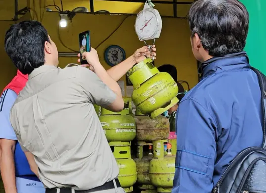 Ilustrasi harga gas LPG 3 kg di DKI Jakarta menjelang Natal dan Tahun Baru (Nataru). (Sumber: Berita Jakarta)