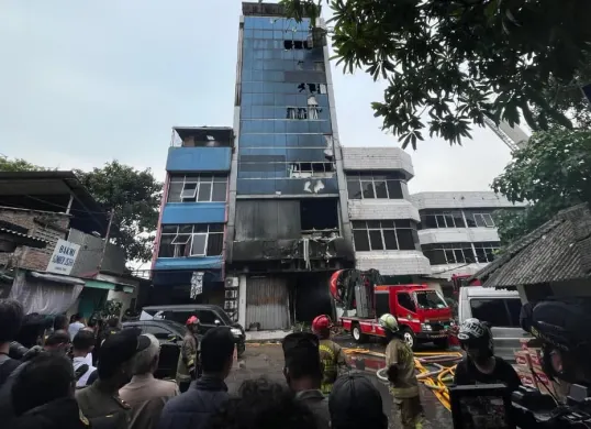 Kronologi kebakaran PT Terra Drone Kemayoran. (Sumber: Poskota/Pandi Ramedhan)