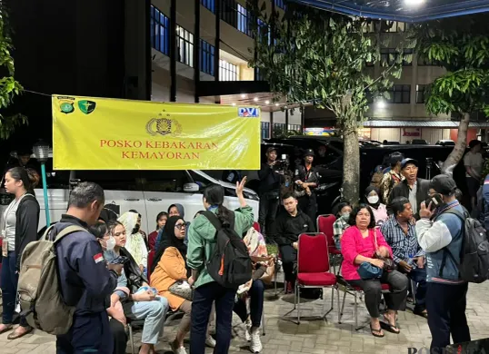 Situasi di ruang Identifikasi Korban Bencana (DVI) Rumah Sakit Polri Kramat Jati, Jakarta Timur, Selasa, 9 Desember 2025. (Sumber: POSKOTA | Foto: M Tegar Jihad)