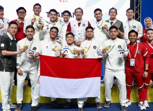 Potret tim putra cabor badminton yang memenangkan medali emas di SEA Games 2025. (Sumber: X/@INABadminton)