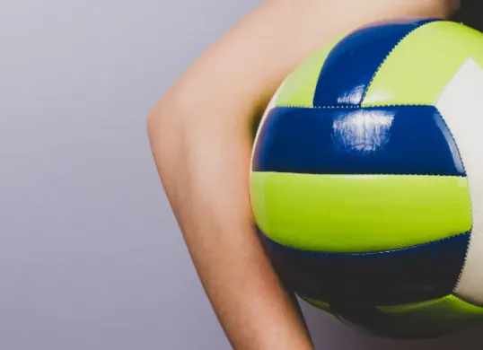 Ilustrasi - Jadwal lengkap voli SEA Games 2025 di Thailand. Pertandingan Timnas Indonesia putra dan putri, fase grup, semifinal, hingga final. (Sumber: Freepik)