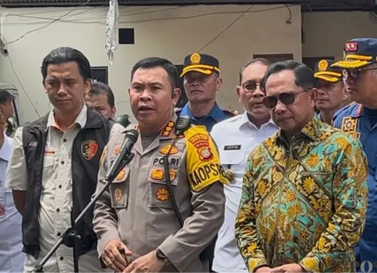 Kapolres Metro Jakarta Pusat, Kombes Susatyo Purnomo Condro saat meninjau Terra Drone, Jalan Letjen Suprapto, Cempaka Baru, Kemayoran, Rabu, 9 Desember 2025. (Sumber: Poskota/Pandi Ramedhan)