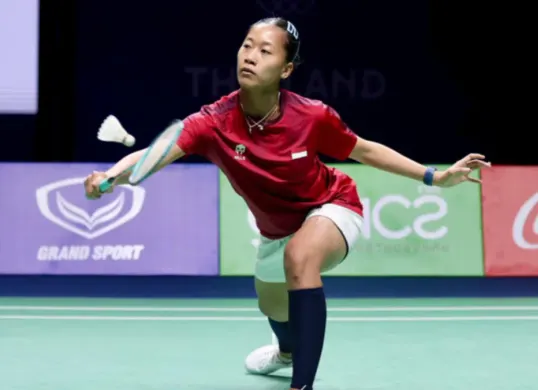 Potret Putri Kusuma Wardana saat berlaga di SEA Games 2025. (Sumber: X/INABadminton)