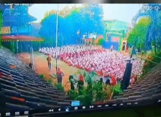 Detik-detik Kecelakaan melibatkan mobil pengangkut Makan Gizi Gratis (MBG) di SDN 01 Kalibaru, Cilincing, Jakarta Utara, pada Kamis pagi, 11 Desember 2025. (Sumber: Instagram)