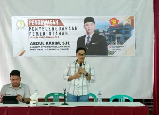 Anggota DPRD Jabar, Abdul Karim, saat kegiatan Pengawasan Penyelenggaraan Pemerintahan Tahun Anggaran 2025 di Desa Sukamulya, Kecamatan Leles, Kabupaten Cianjur. (Sumber: Istimewa)