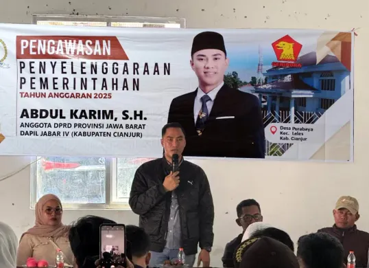 Anggota DPRD Jabar, Abdul Karim saat menghadiri kegiatan Pengawasan Penyelenggaraan Pemerintahan yang digelar di Aula Desa Purabaya, Kecamatan Leles, Kabupaten Cianjur. (Sumber: Istimewa)