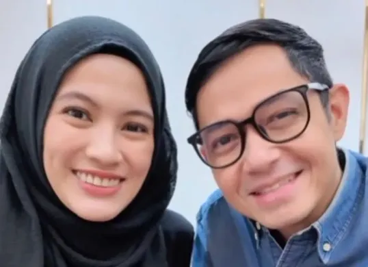Dude Herlino diisukan menggugat cerai Alyssa Soebandoo, cek faktanya di sini (Sumber: Instagram/@dudeherlino)